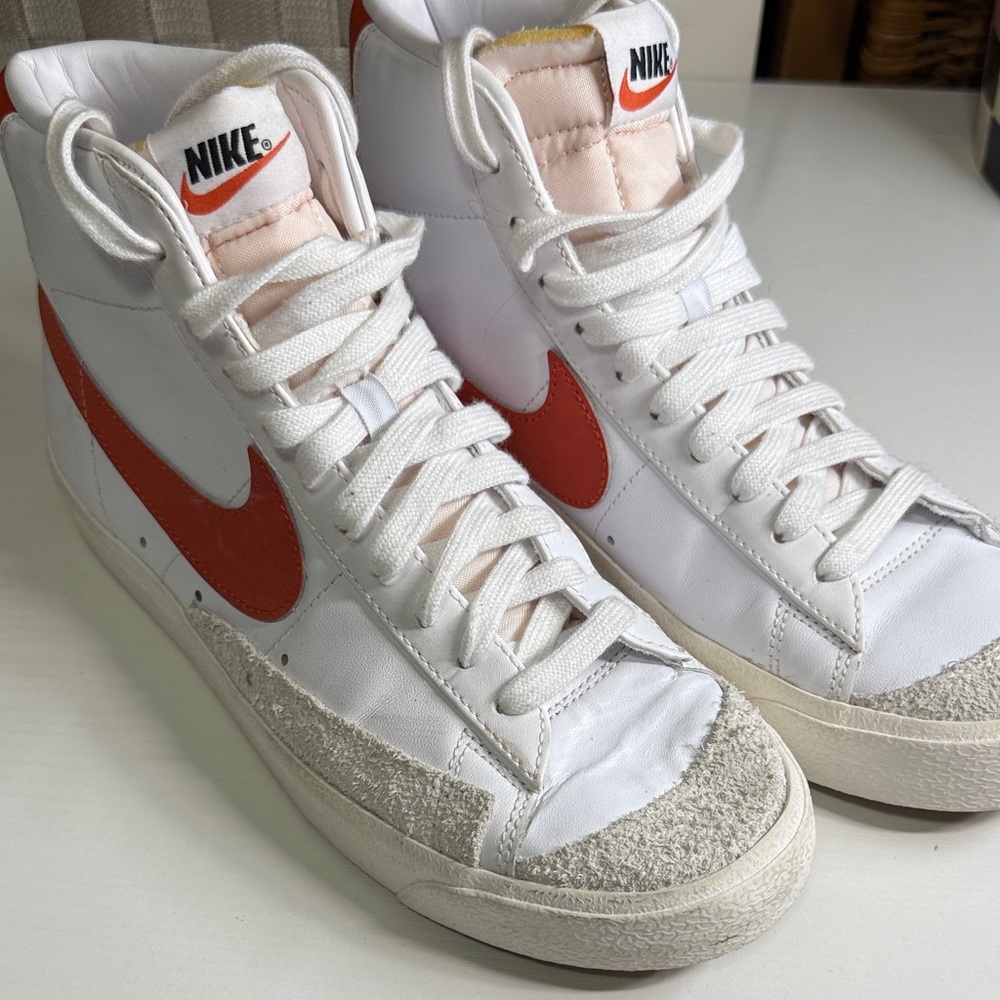Nike White and orange High-Tops